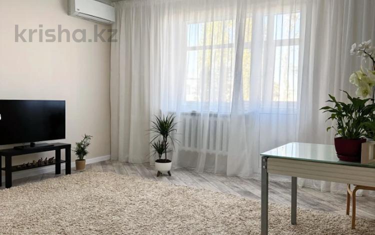 3-комнатная квартира, 70 м², 5/9 этаж, мкр Самал-2 52 — Мендикулова -Аль-фараби за 65 млн 〒 в Алматы, Медеуский р-н — фото 2