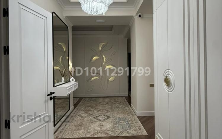4-комнатная квартира · 180 м² · 2/9 этаж, Казыбек Би 10 за 135 млн 〒 в Усть-Каменогорске — фото 2