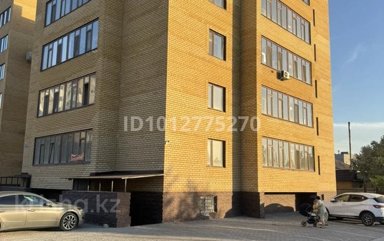 2-бөлмелі пәтер · 68 м² · 2/5 қабат, Жана Ауыл 7/3, бағасы: 28 млн ₸ в Семее — фото 5