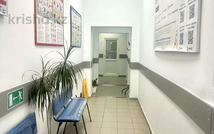 Свободное назначение, офисы, магазины и бутики, склады, общепит, салоны красоты, бани, гостиницы и зоны отдыха, медцентры и аптеки, образование, развлечения · 27.7 м² за 20 млн ₸ в Алматы, Бостандыкский р-н — фото 2