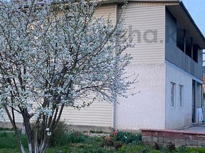 Отдельный дом · 6 комнат · 220 м² · 12 сот., Абая 4 — 15 минут пешком от нового метро за 109 млн ₸ в 