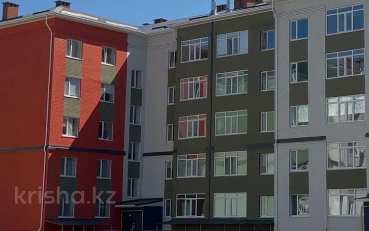 2-бөлмелі пәтер · 67 м² · 2/5 қабат, Алтын орда ш/а. 49л, бағасы: 17.7 млн ₸ в Актобе, мкр. Алтын орда — фото 2