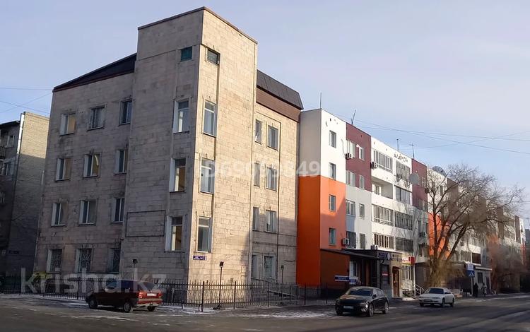 2-комнатная квартира, 54 м², 4/5 этаж, Чайжунусова 152 — Б.Момышұлы за 25 млн 〒 в Семее — фото 2
