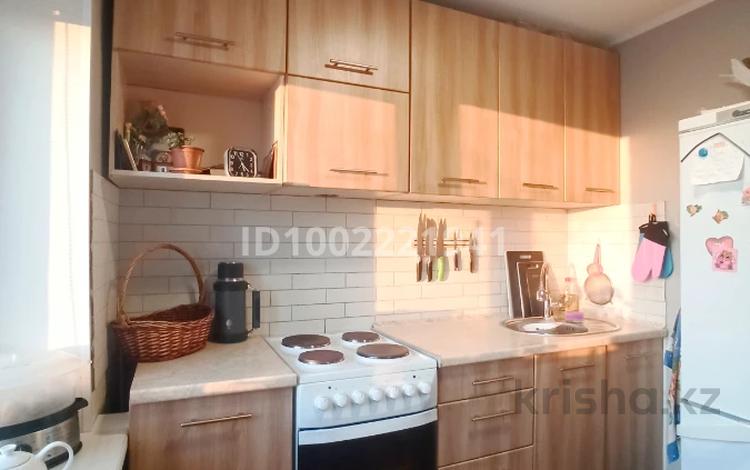 1-комнатная квартира · 30 м² · 3/5 этаж, Пришахтинск, 21й микрорайон 21 за 9 млн 〒 в Караганде, Алихана Бокейханова р-н — фото 6