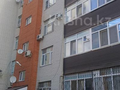 2-бөлмелі пәтер · 70 м² · 3/5 қабат, Ескалиева 239, бағасы: 200 000 ₸ в Уральске