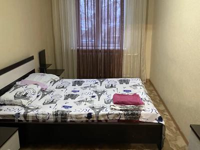 2-комнатная квартира, 50 м², 2/5 этаж по часам, Жансугурова 118 за 2 000 〒 в Талдыкоргане