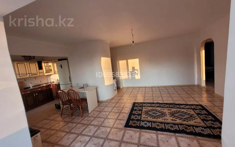 3-бөлмелі пәтер · 67 м² · 6/10 қабат, мкр 8 298 — Братьев Жубановых, бағасы: 21.5 млн ₸ в Актобе — фото 2
