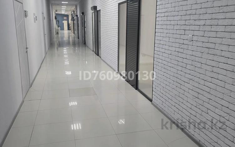 Офисы, магазины и бутики, салоны красоты, образование, конференц-залы, кабинеты и рабочие места, студии · 18 м² за 63 000 〒 в Усть-Каменогорске — фото 3