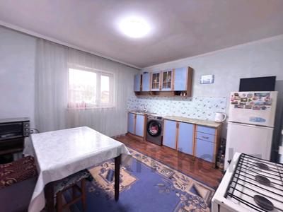 Отдельный дом · 3 комнаты · 83 м² · 10 сот., 4 Омская за ~ 7.4 млн 〒 в Семее