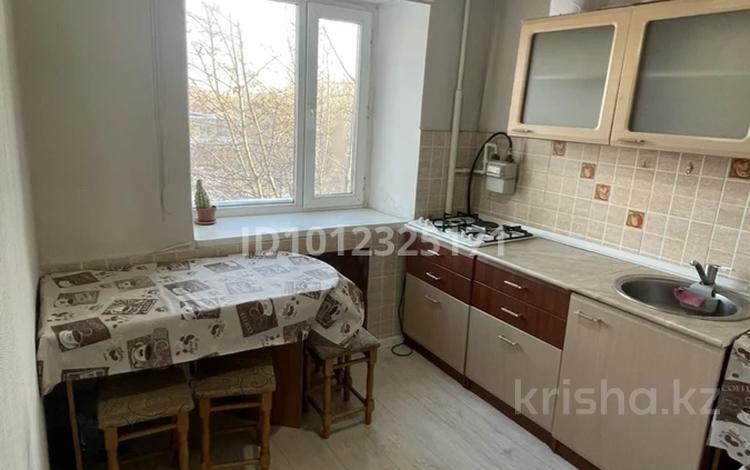 2-бөлмелі пәтер · 45 м² · 4/5 қабат, Просп. Нуркена Абдирова 50/1, бағасы: 18 млн ₸ в Караганде — фото 2