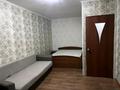 1-комнатная квартира, 40 м², 2/5 этаж помесячно, Ильяса Есенберлина за 95 000 〒 в Усть-Каменогорске — фото 2