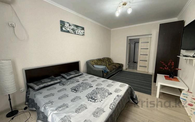 1-комнатная квартира · 35 м² · 3/10 этаж, мкр 11 77 — Керуен, Маншук Мамедова за 120 000 〒 в Актобе — фото 2