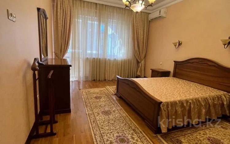 4-комнатная квартира, 180 м², 4/8 этаж помесячно, Каратаева