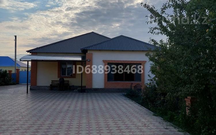 Отдельный дом · 4 комнаты · 140 м² · 8 сот., мкр Балауса за 220 000 〒 в Атырау — фото 2
