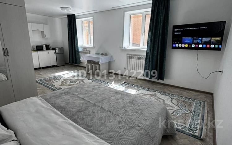 1-комнатная квартира · 38 м² · 1/2 этаж, Пер.Красногвардейский 12А — Стадион Спартака и ТД Жансая,Центр за 10 000 ₸ в Семее — фото 2