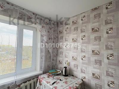 2-комнатная квартира · 45 м² · 5/5 этаж, Камзина 61 за 75 000 〒 в Аксу