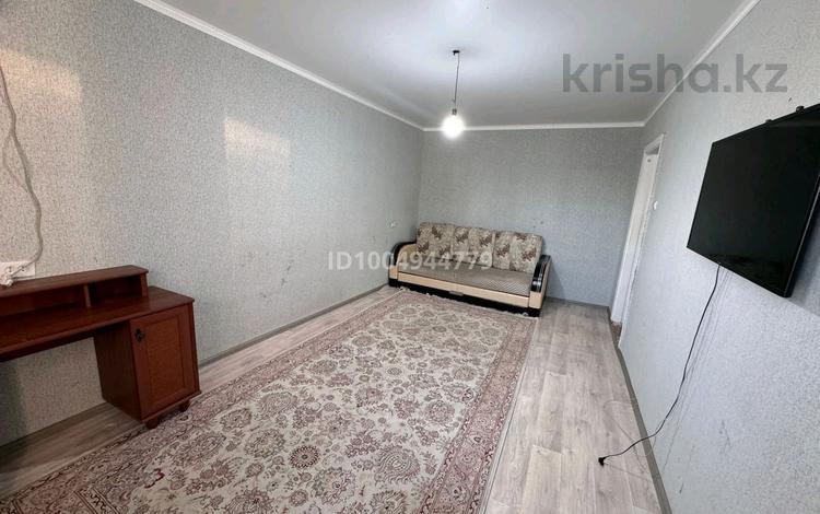 1-комнатная квартира · 34.7 м² · 4/5 этаж, мкр 8, Гришина 70 — угол ул.Гришина и 101стрелковой за 12.5 млн ₸ в Актобе — фото 2