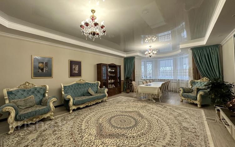 3-комнатная квартира, 240 м², 2/11 этаж, Академика Сатпаева 336 за 78 млн 〒 в Павлодаре — фото 2