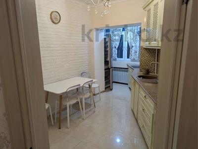 3-комнатная квартира · 80 м² · 3/12 этаж, мкр Самал-3 12 за 500 000 ₸ в Алматы, Медеуский р-н