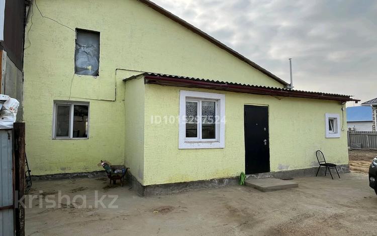 3-комнатная квартира · 40.5 м² · 1 этаж, мкр Атырау-2, дидар 5 за 13 млн ₸ в мкр	Атырау-2 — фото 2