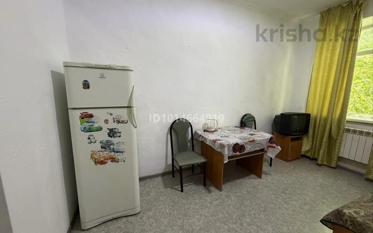 1 комната · 30 м² · 1/2 этаж, мкр Михайловка , Крамского 27 за 70 000 ₸ в Караганде, Казыбек би р-н — фото 2