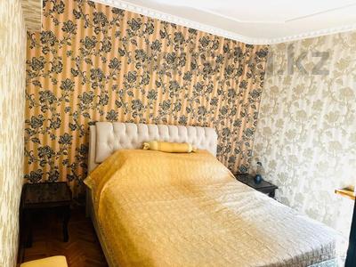 3-комнатная квартира · 70 м² · 2/5 этаж, мкр Самал-1 1 за 86 млн 〒 в Алматы, Медеуский р-н