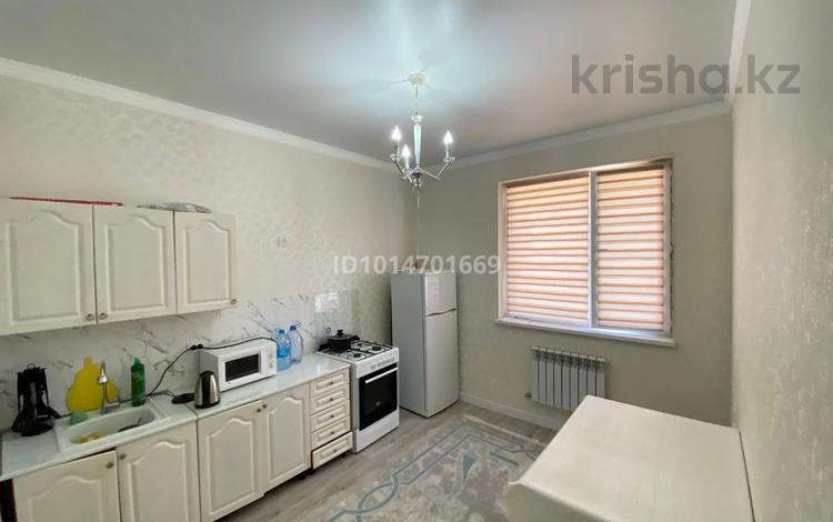 1-комнатная квартира · 46 м² · 1/7 этаж, 32Б мкр, 31б-29 — Дана супер маркет Алтынфуд за 2 000 ₸ в Актау — фото 2