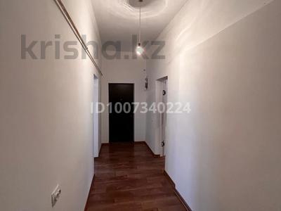 Отдельный дом · 2 комнаты · 123 м² · 10 сот., мкр Жулдыз, 8 за 14.5 млн 〒 в Атырау