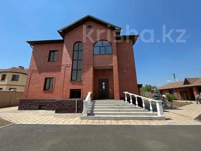 Отдельный дом · 10 комнат · 403 м² · 16 сот., мкр Михайловка , Жанибекова 141/1 за 180 млн 〒 в Караганде, Казыбек би р-н