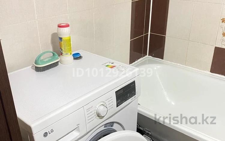 2-комнатная квартира · 54 м² · 4/6 этаж, мкр 8 271 за 16.5 млн ₸ в Актобе — фото 2