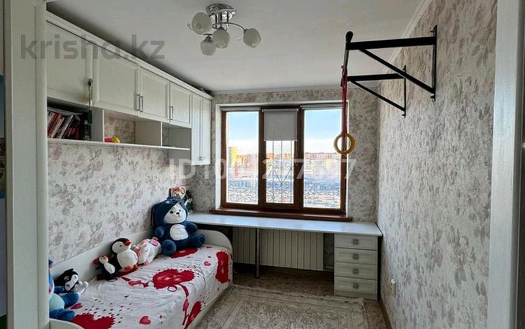 4-комнатная квартира · 113 м² · 7/7 этаж, мкр. Алтын орда, Пр.Алии Молдагуловой 50 в — Гипер Дина за 35 млн 〒 в Актобе — фото 4