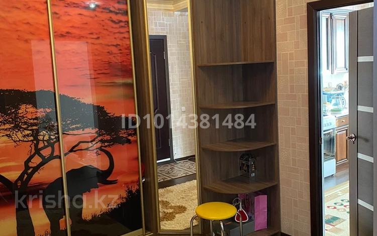 1-комнатная квартира · 48 м² · 2/5 этаж, мкр Северо-Восток 42 за 150 000 ₸ в Уральске — фото 2