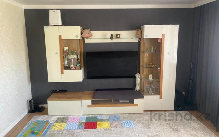 2-комнатная квартира · 54.2 м² · 5/19 этаж, мкр Юго-Восток, Гулдер 1 — Остановка Турист, Супермаркет "Норма", СШ№101, 23, 39, аптеки, ТД "Мечта" за 25 млн ₸ в Караганде, Казыбек би р-н — фото 2