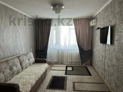 2-комнатная квартира, 46 м², 3/5 этаж посуточно, Жданова — Чешский лев за 13 000 〒 в Уральске