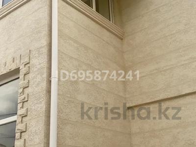 Жер үй мен саяжайлар в Алматы: Жеке үй · 6 бөлме · 350 м², Шокая 1/1, бағасы: 1.3 млн 〒 Жеке үй · 6 бөлме · 350 м², Шокая 1/1, бағасы: 1.3 млн 〒 в Алматы, Медеуский р-н