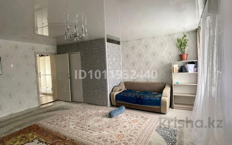 2-комнатная квартира · 71 м² · 1/3 этаж, 21-й кв-л 20 за 9.8 млн ₸ в  — фото 2