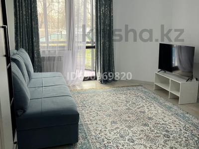 1-комнатная квартира, 30 м², 2/10 этаж помесячно, Тянь-Шанская за 240 000 〒 в Алматы, Медеуский р-н