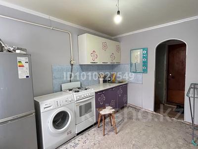 2-бөлмелі пәтер · 33 м² · 2/5 қабат, Северо-Восток ш/а. 32, бағасы: 8 млн ₸ в Уральске, мкр Северо-Восток
