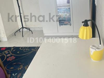 1-бөлмелі пәтер · 65 м² · 1/2 қабат, Абылай хана 1 — Тастанбекова, бағасы: 13 000 ₸ в Каскелене