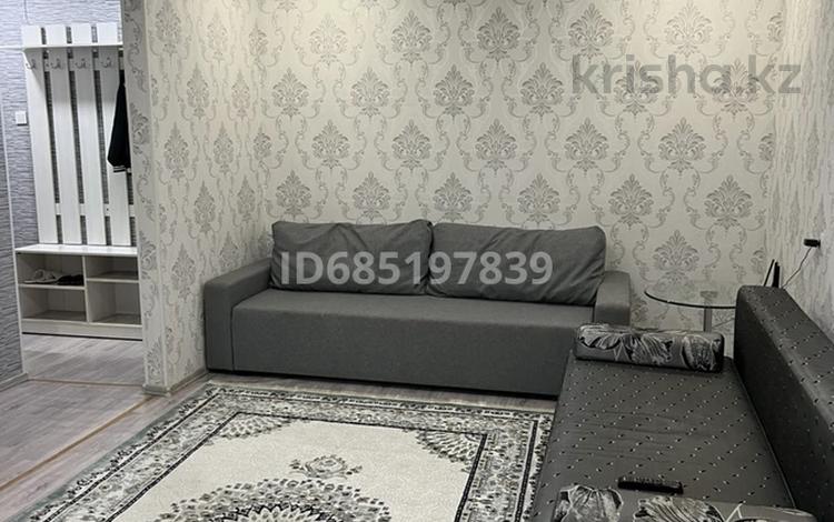 2-комнатная квартира, 48 м², 3/5 этаж посуточно, Алашахана 9 за 17 000 〒 в Жезказгане — фото 4
