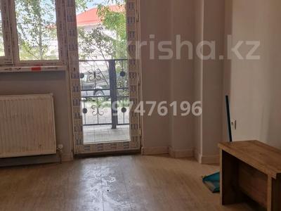 6-бөлмелі пәтер, 120 м², 1/10 қабат, мкр Хан Тенгри, Кенесары хана 54, бағасы: 81 млн 〒 в Алматы, Бостандыкский р-н