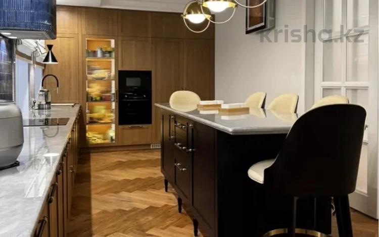 4-комнатная квартира · 210 м² · 5/6 этаж, Карашаш ана 16 за 1.2 млн ₸ в Астане, Нура р-н — фото 2