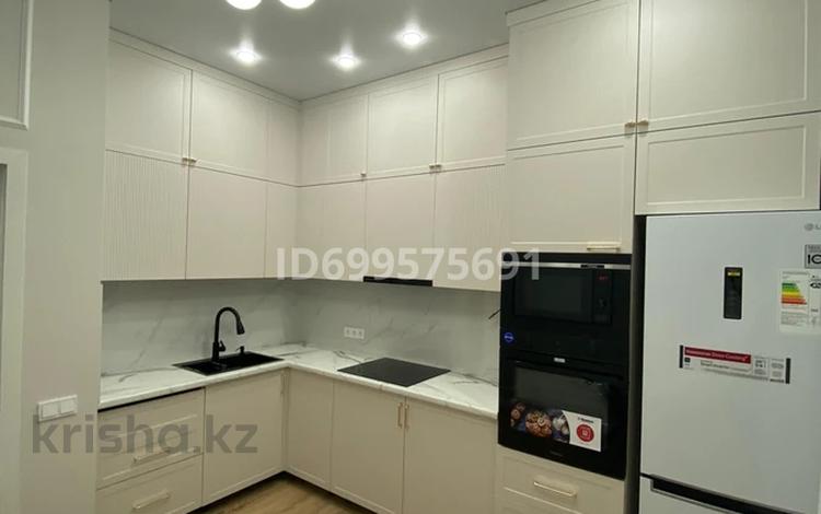 1-комнатная квартира · 40 м² · 2/12 этаж, Аль-Фараби 5 за 250 000 ₸ в Астане, Есильский р-н — фото 2