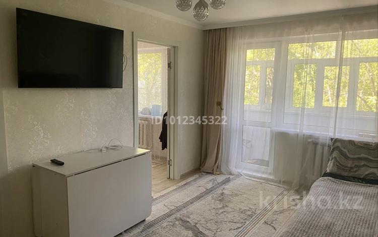 3-комнатная квартира · 54 м² · 3/5 этаж, просп. Строителей 23 за 20 млн ₸ в Караганде — фото 2