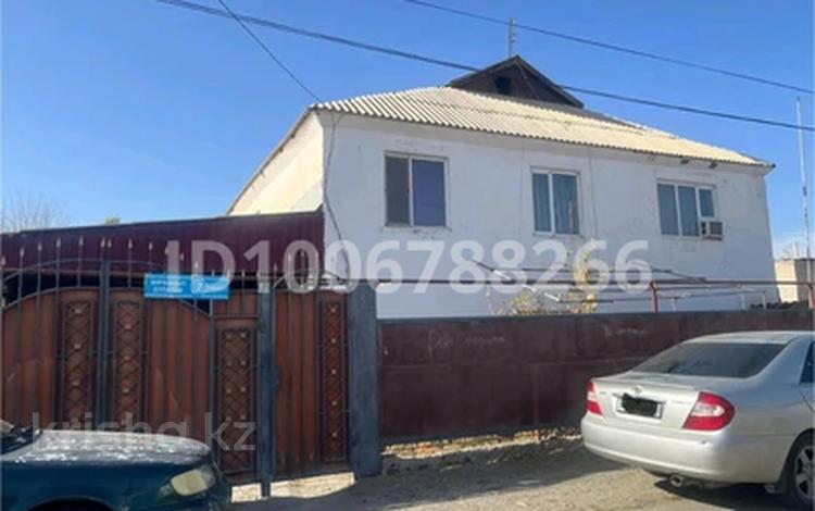 Отдельный дом · 7 комнат · 200 м² · 10 сот., Дулатов 7 за 9 млн ₸ в Каратау — фото 2