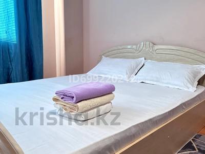 1-комнатная квартира · 100 м² · 3/9 этаж, мкр 12 49 — Аида ТД - 52,56 школа- ЛвйвСтайл фитнес клуб- Дина Анвар Мерей супермаркеты за 10 000 〒 в Актобе