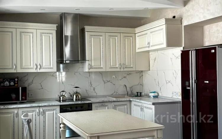 3-комнатная квартира · 70 м² · 13/14 этаж, Самал 1 24 за 600 000 ₸ в Алматы — фото 2