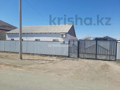 Жеке үй · 4 бөлме · 200 м² · 10 жүзд., Өрлеу ш/а., Катапа Жумиева 21, бағасы: 14 млн ₸ в Атырау, мкр Орлеу