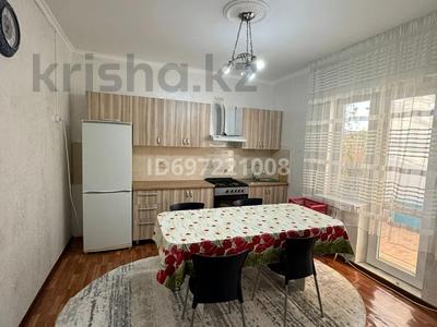 Отдельный дом · 3 комнаты · 100 м², мкр. Алмагуль, Аманшина — Пересечение улиц Аманшина и Фрунзе за 250 000 〒 в Атырау