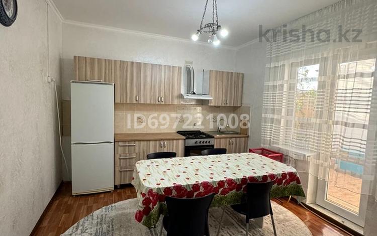 Отдельный дом · 3 комнаты · 100 м², мкр. Алмагуль, Аманшина — Пересечение улиц Аманшина и Фрунзе за 220 000 〒 в Атырау — фото 2